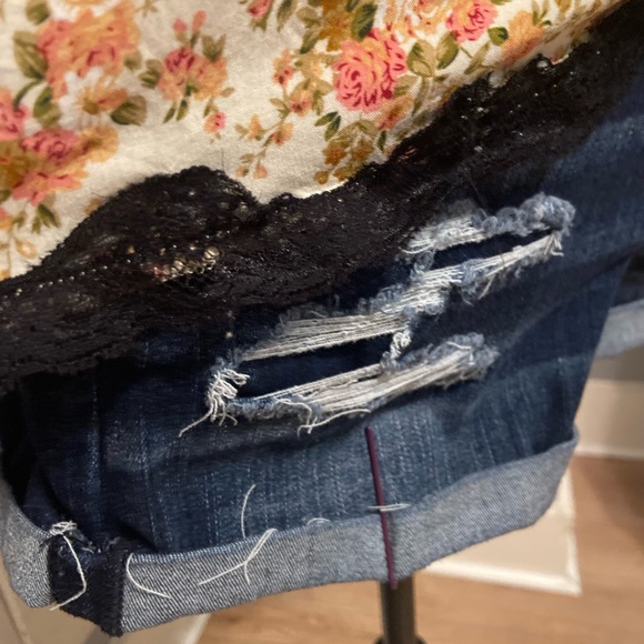 VSCO ensemble! Shorts, top and choker - Picture 4 of 10